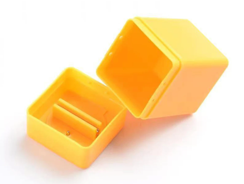 Blade Disposal Container Plastic Yellow Blade Disposal Container Storage for Safely disposing of Used Blades. Suitable for snap-Off Blades in 9mm and 18mm Sizes.